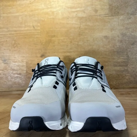 NEW On Cloud 5 WATERPROOF REFLECTIVE Womens Size 9 Running Shoes Sneakers Gray - Picture 5 of 14